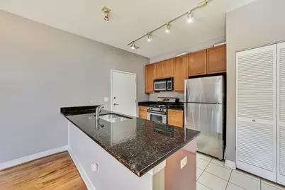 [Address not provided], Chicago, IL 60607 - Photo 7