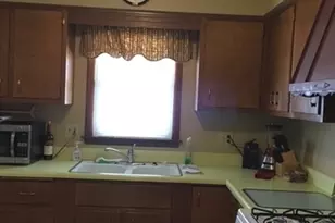 402/404 Woodrow St, Winnebago, IL 61088 - Photo 9