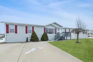 194 Sparrow Dr, Lynwood, IL 60411 - Photo 1