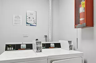 6185 Pinewood Ct, Willowbrook, IL 60527 - Photo 19