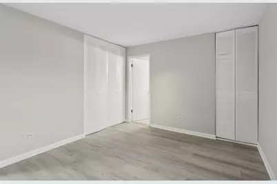 6185 Pinewood Court #202, Willowbrook, IL 60527 - Photo 7