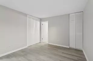 6185 Pinewood Ct, Willowbrook, IL 60527 - Photo 7