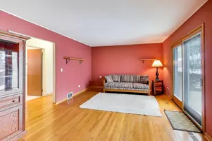 2011 E Robinhood Ln, Arlington Heights, IL 60004 - Photo 15