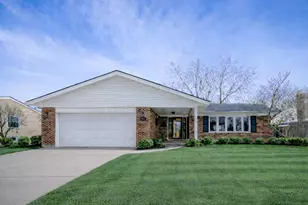 2011 E Robinhood Ln, Arlington Heights, IL 60004 - Photo 1