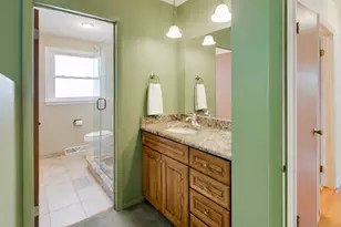2011 E Robinhood Ln, Arlington Heights, IL 60004 - Photo 21