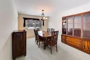 2011 E Robinhood Ln, Arlington Heights, IL 60004 - Photo 9