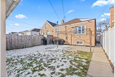 7205 S Hamlin Avenue, Chicago, IL 60629 - Photo 23