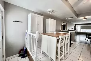 9707 S Harding Ave, Evergreen Park, IL 60805 - Photo 5