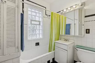 5207 N Ludlam Ave, Chicago, IL 60630 - Photo 11