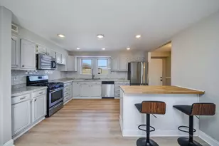 34W928 N James Dr, Saint Charles, IL 60174 - Photo 5