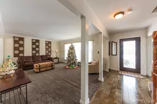 533 N Beck Rd, Lindenhurst, IL 60046 - Photo 5