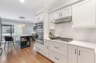 3918 Dundee Rd, Northbrook, IL 60062 - Photo 5