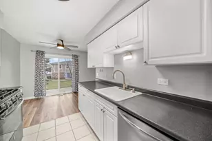 1033 Glouchester Harbor, Schaumburg, IL 60193 - Photo 9