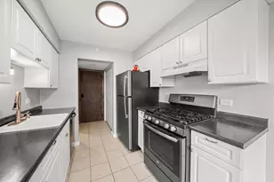 1033 Glouchester Harbor, Schaumburg, IL 60193 - Photo 7