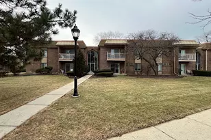 2426 N Kennicott Dr, Arlington Heights, IL 60004 - Photo 1