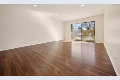 720 Wellington Avenue #117, Elk Grove Village, IL 60007 - Photo 3