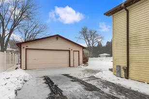 809 Thompson Ave, Winthrop Harbor, IL 60096 - Photo 3