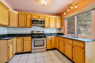 451 Yorkshire Sq, Bolingbrook, IL 60440 - Photo 9