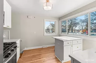 253 Park Ct, Bellwood, IL 60104 - Photo 5