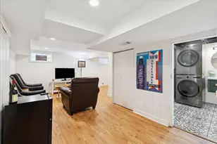 5209 N Osceola Ave, Chicago, IL 60656 - Photo 9