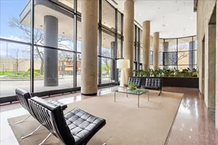 5415 N Sheridan Rd, Chicago, IL 60640 - Photo 3