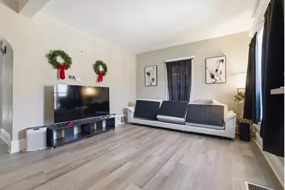 527 Jackson Street, Aurora, IL 60505 - Photo 7