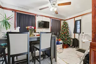 527 Jackson St, Aurora, IL 60505 - Photo 11