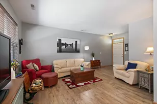 2920 Langston Cir, Saint Charles, IL 60175 - Photo 5