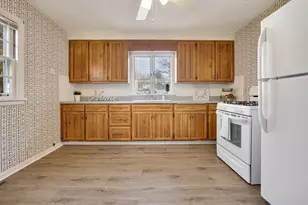 851 N Grove Ave, Elgin, IL 60120 - Photo 11