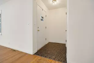 851 N Grove Ave, Elgin, IL 60120 - Photo 3