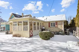 851 N Grove Ave, Elgin, IL 60120 - Photo 23