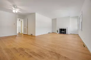 851 N Grove Ave, Elgin, IL 60120 - Photo 5