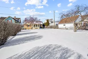 851 N Grove Ave, Elgin, IL 60120 - Photo 25