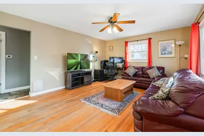 300 N Garfield Street, Hinckley, IL 60520 - Photo 3