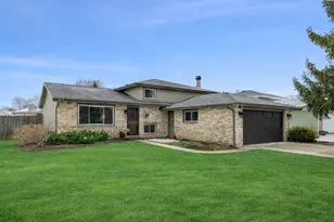 3966 N Galena Ave, Arlington Heights, IL 60004 - Photo 1