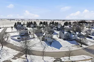 379 Stone Hollow Dr, Poplar Grove, IL 61065 - Photo 5