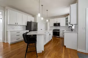 527 Ridgelawn Trail, Batavia, IL 60510 - Photo 3