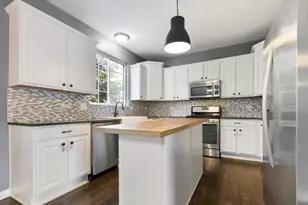 2260 Hudson Cir, Aurora, IL 60502 - Photo 9