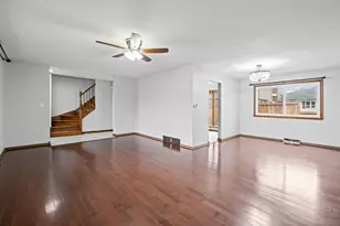 1008 S Beechwood Dr, Mount Prospect, IL 60056 - Photo 3