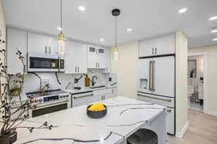 100 E Walton St, Chicago, IL 60611 - Photo 9