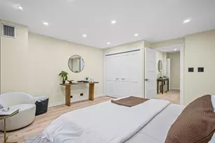 100 E Walton St, Chicago, IL 60611 - Photo 17