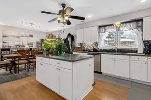 16W680 57th St, Clarendon Hills, IL 60514 - Photo 25