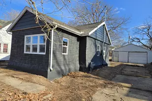 1208 S 3rd St, Pekin, IL 61554 - Photo 3