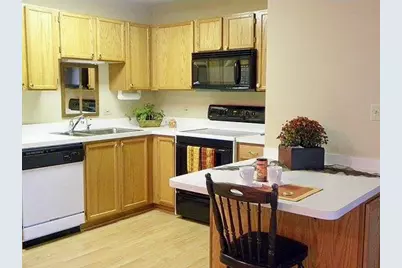 605 Barrington Avenue #208, East Dundee, IL 60118 - Photo 3