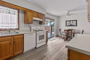 304 S State St, Poplar Grove, IL 61065 - Photo 7