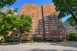 2909 N Sheridan Rd, Chicago, IL 60657 - Photo 1
