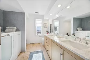 7940 Wolf Rd, Burr Ridge, IL 60527 - Photo 15