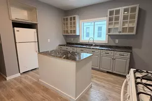 1024 S Warren St, Peoria, IL 61605 - Photo 3