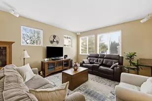 429 N Carlisle Ct, Round Lake, IL 60073 - Photo 3