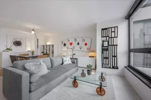 360 E Randolph St, Chicago, IL 60601 - Photo 9